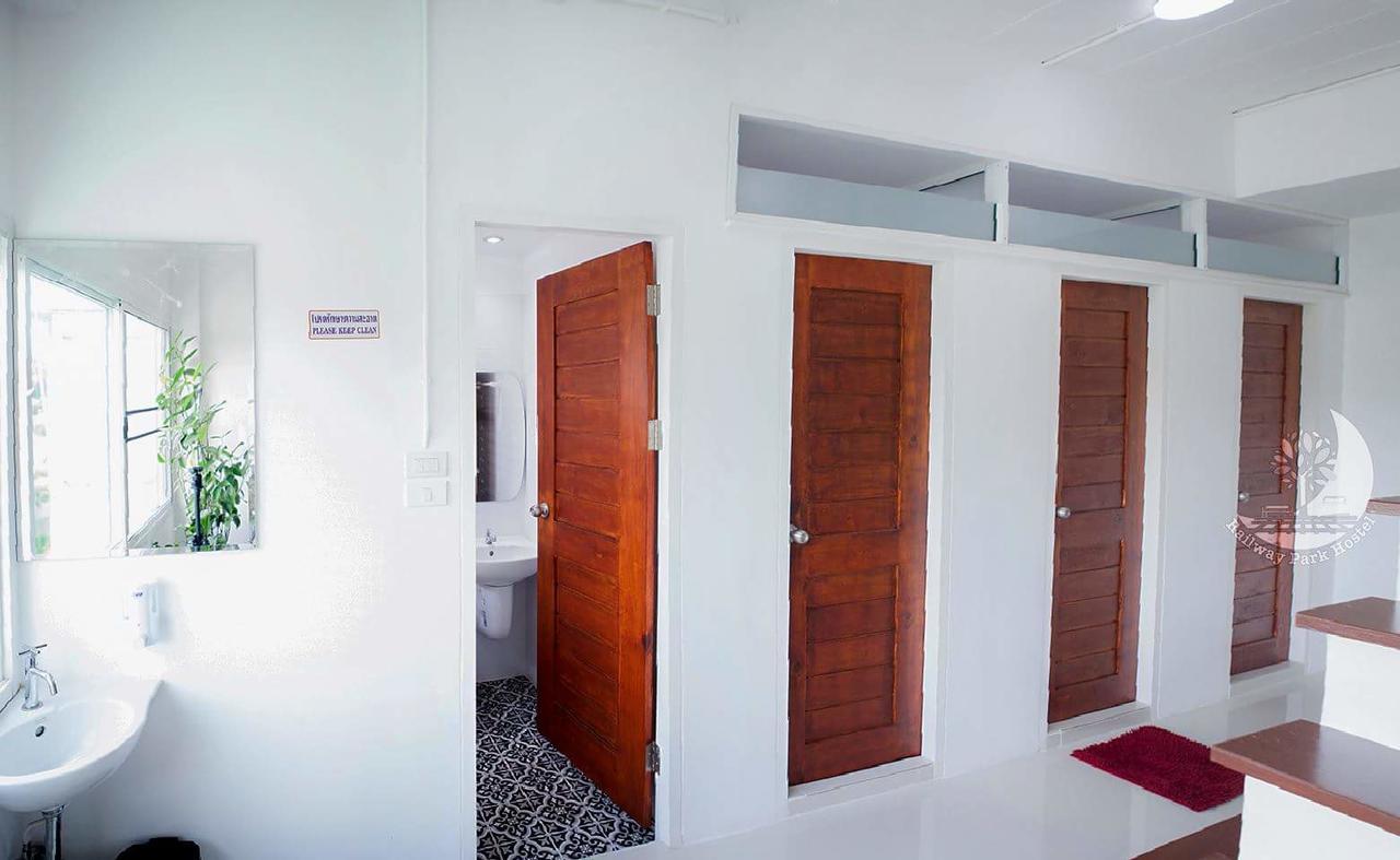 Railway Park Hostel Τσιάνγκ Μάι Εξωτερικό φωτογραφία
