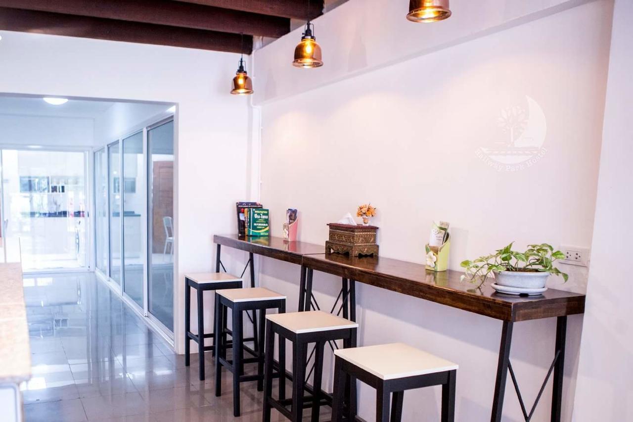 Railway Park Hostel Τσιάνγκ Μάι Εξωτερικό φωτογραφία