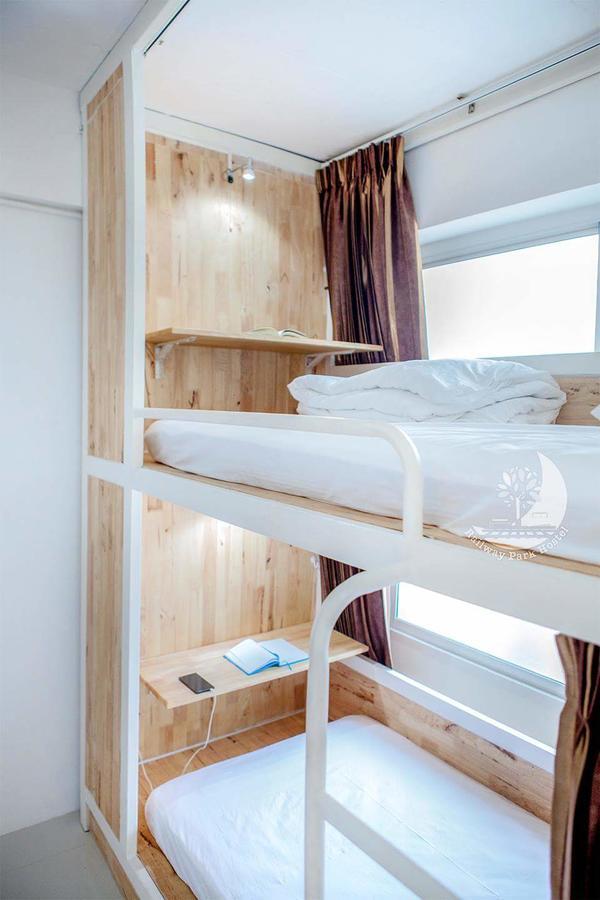 Railway Park Hostel Τσιάνγκ Μάι Εξωτερικό φωτογραφία