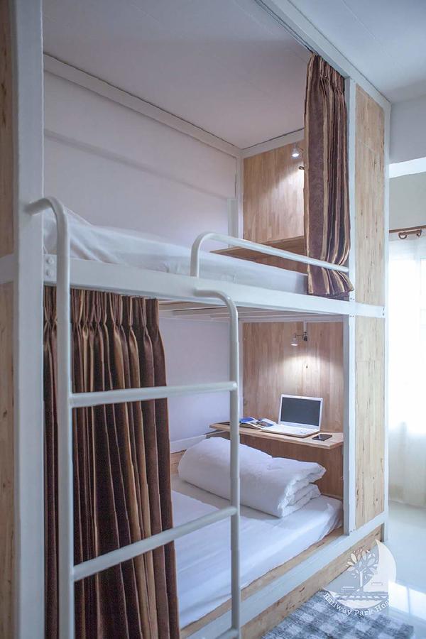 Railway Park Hostel Τσιάνγκ Μάι Εξωτερικό φωτογραφία