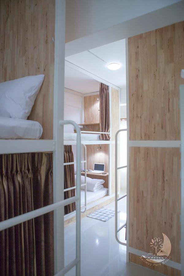 Railway Park Hostel Τσιάνγκ Μάι Εξωτερικό φωτογραφία