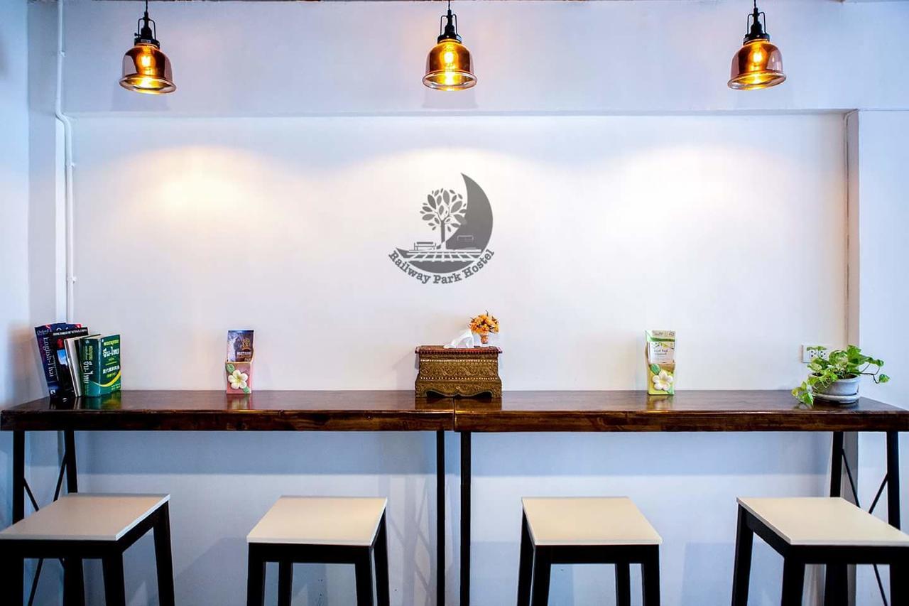 Railway Park Hostel Τσιάνγκ Μάι Εξωτερικό φωτογραφία