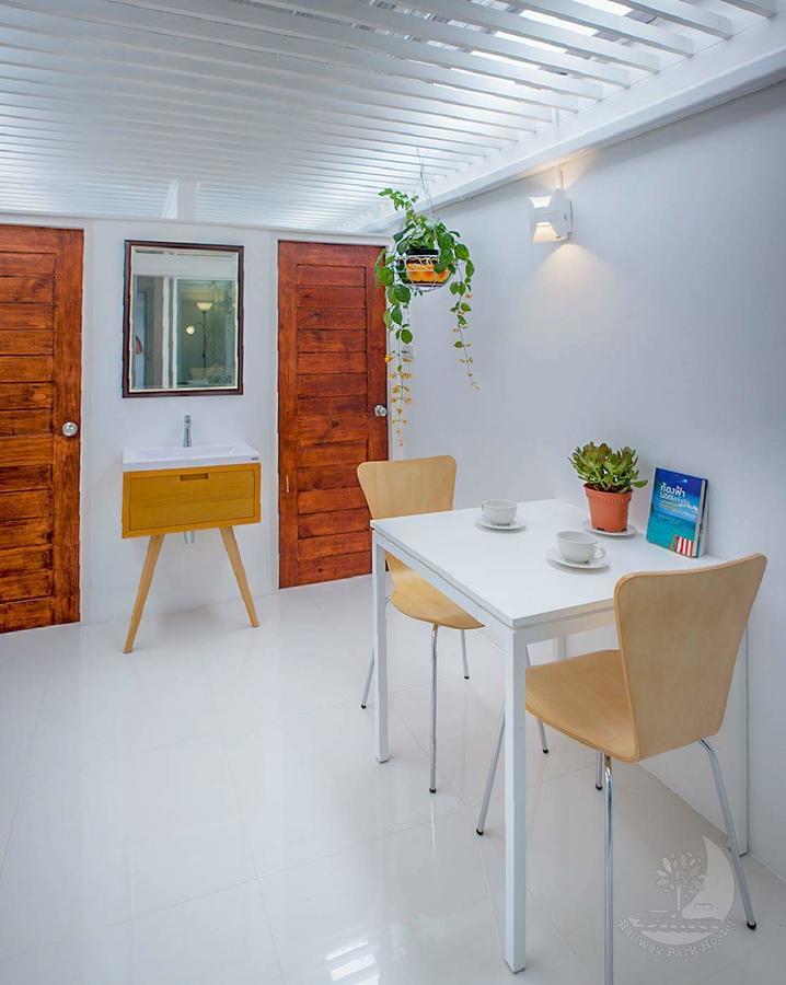 Railway Park Hostel Τσιάνγκ Μάι Εξωτερικό φωτογραφία