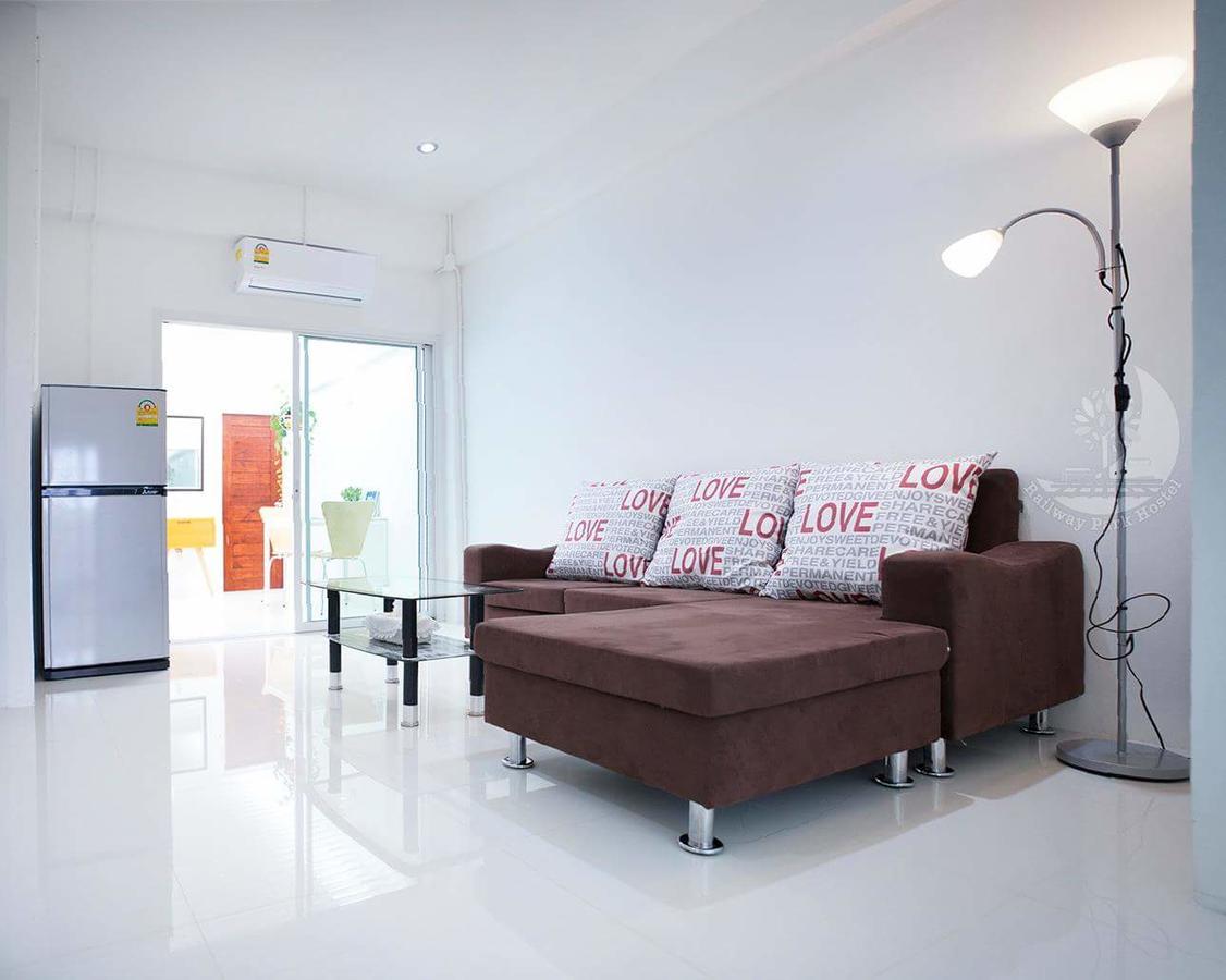 Railway Park Hostel Τσιάνγκ Μάι Εξωτερικό φωτογραφία