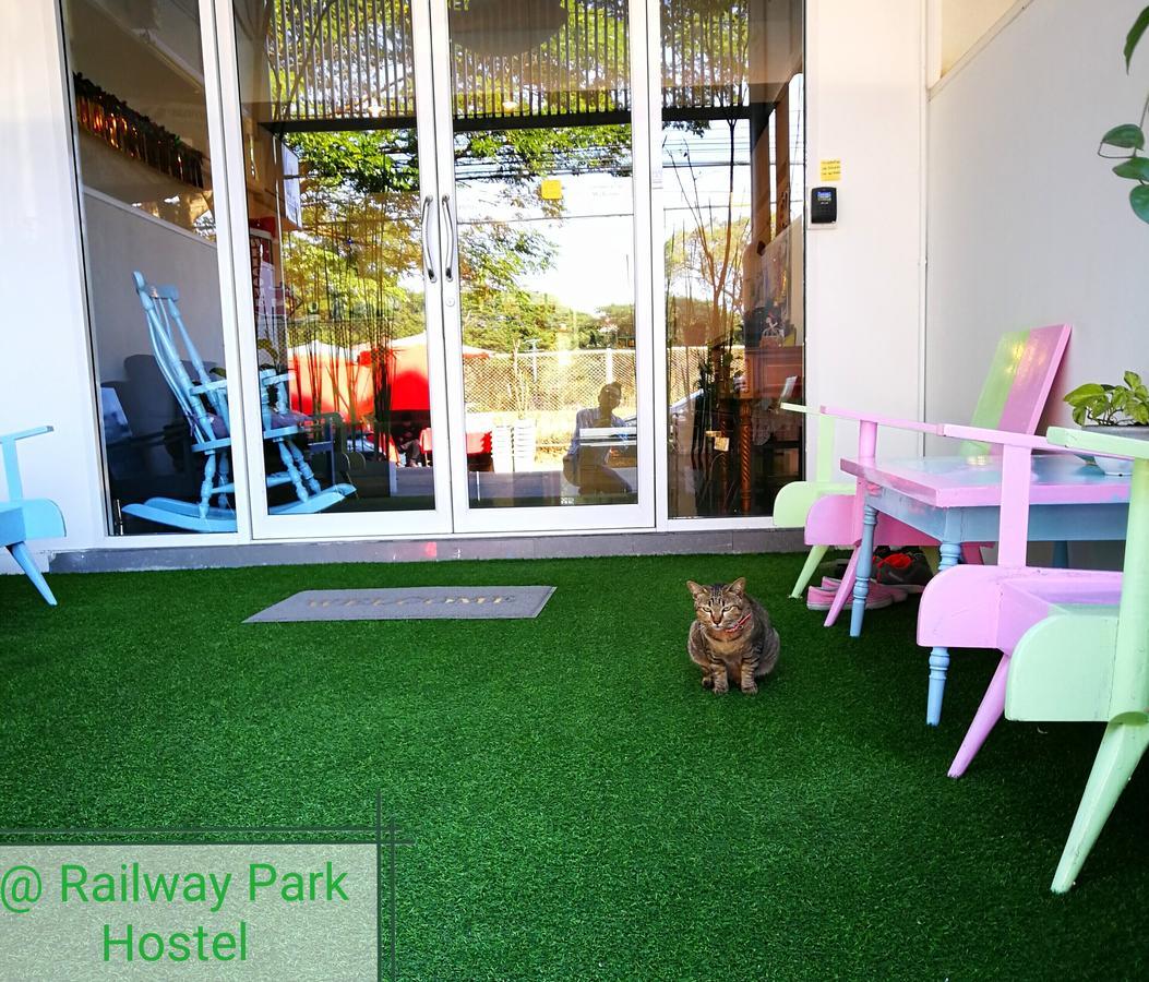 Railway Park Hostel Τσιάνγκ Μάι Εξωτερικό φωτογραφία
